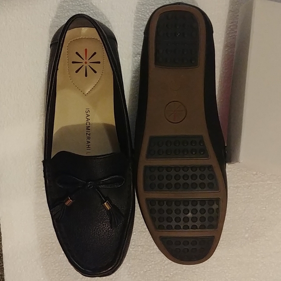 Isaac Mizrahi Flats - Picture 3 of 3